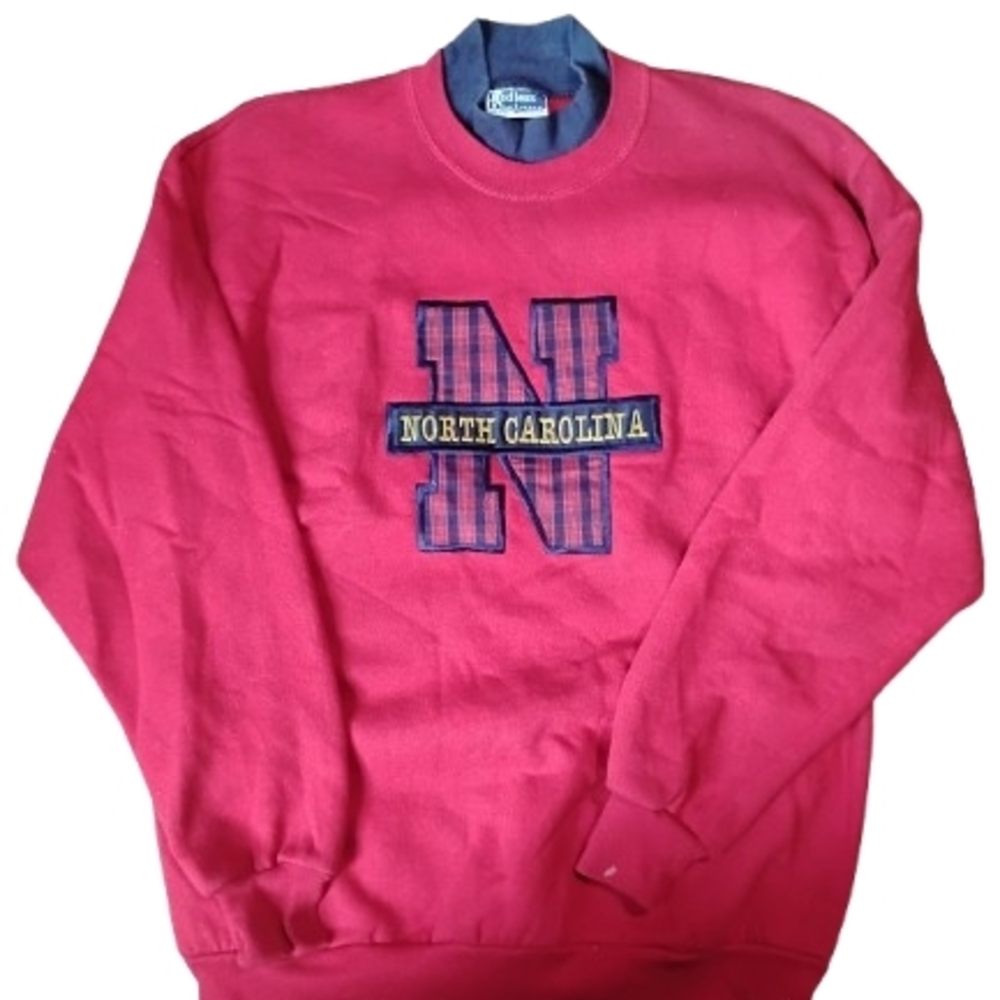 Vintage Made In The USA North Carolina Plaid Spell Out Crewneck Size Large Red